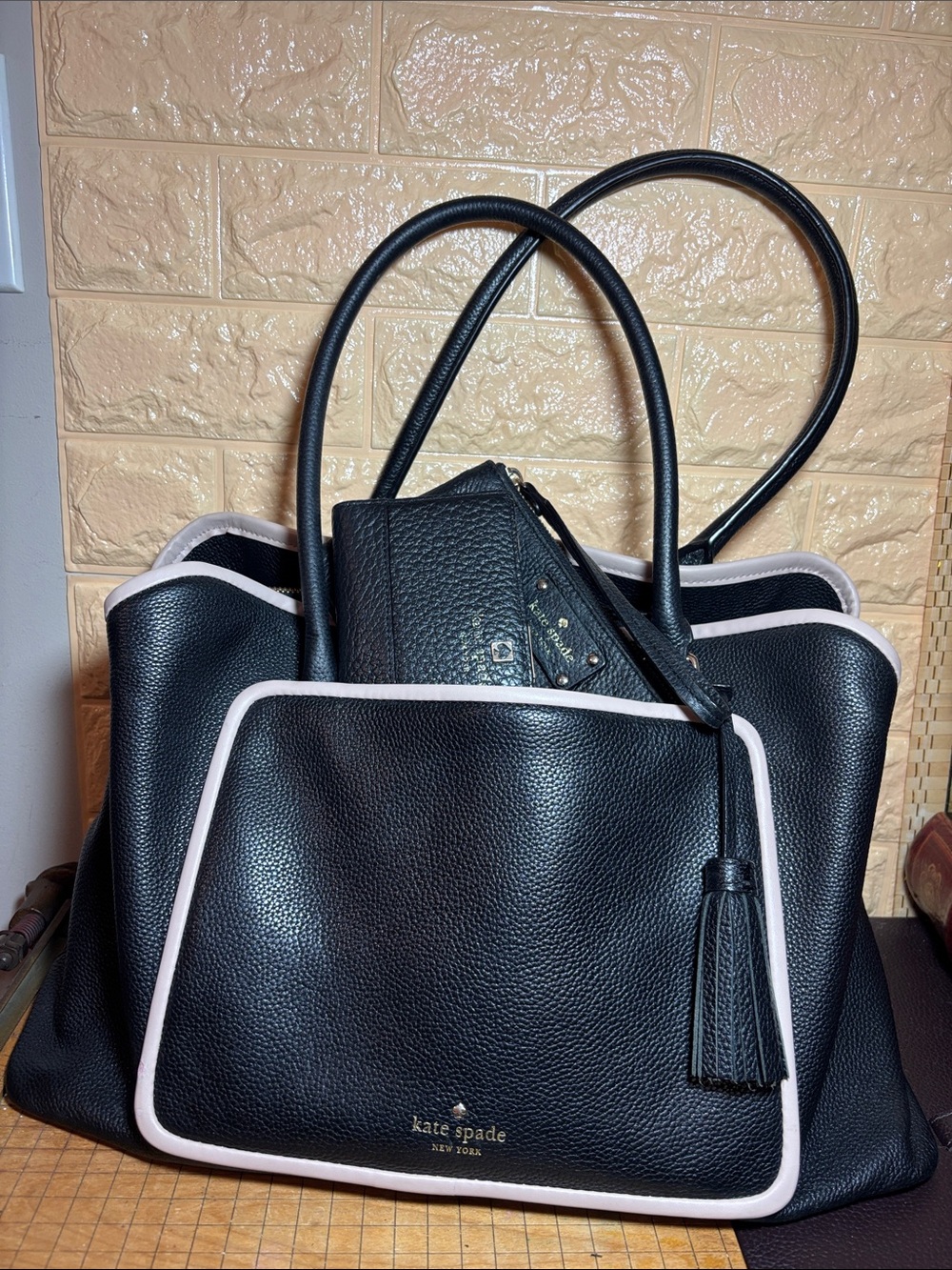 Kate Spade Leather Tote Bag Black w Cream Padded Center Zip wWristlet and Wallet - Picture 1 of 17